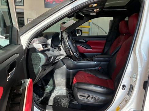 Used 2022 Toyota Highlander XSE AWD/4WD image 19