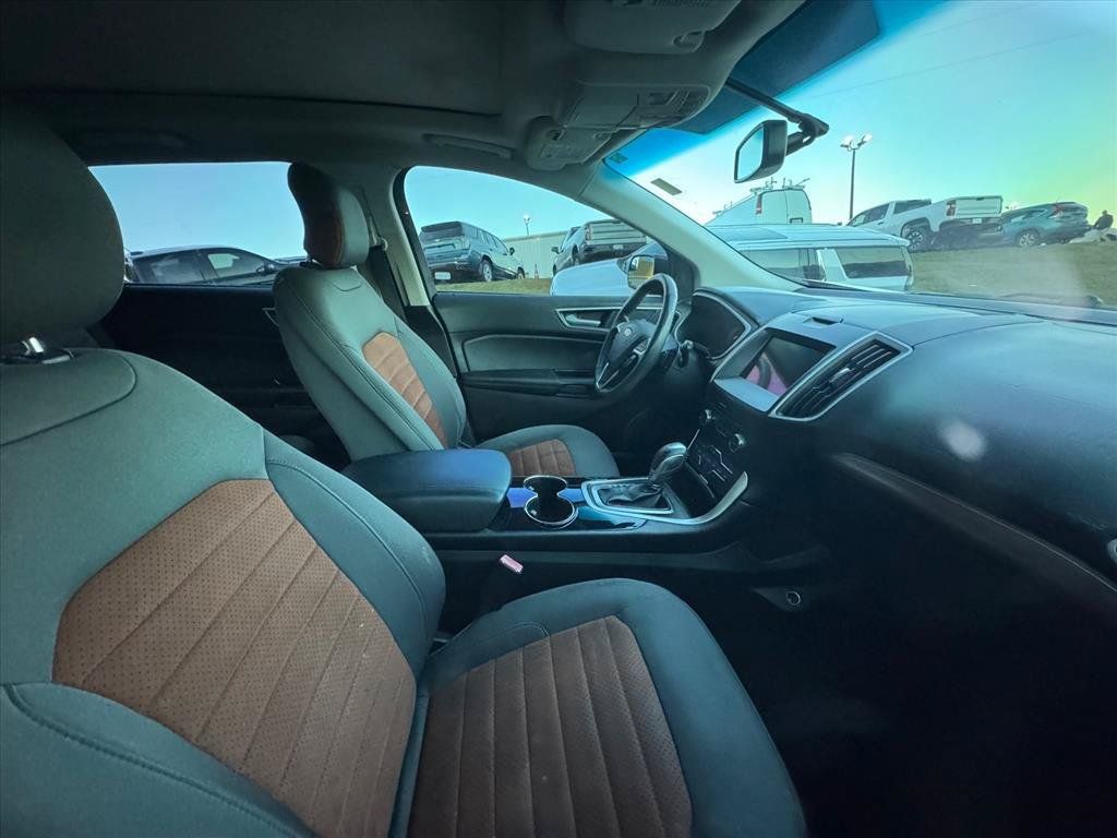 Used 2018 Ford Edge SEL w/ Equipment Group 201A FWD image 2