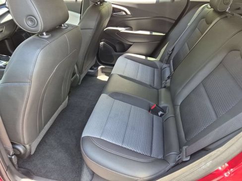 Used 2025 Chevrolet Trax LT w/ LT Convenience Package FWD image 27
