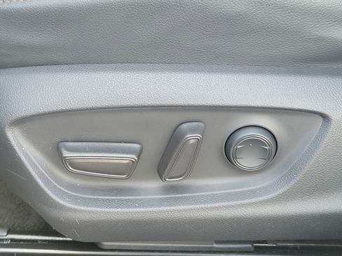 Used 2020 Toyota Camry XLE image 20