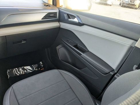 Used 2024 Volkswagen Taos SE FWD image 17