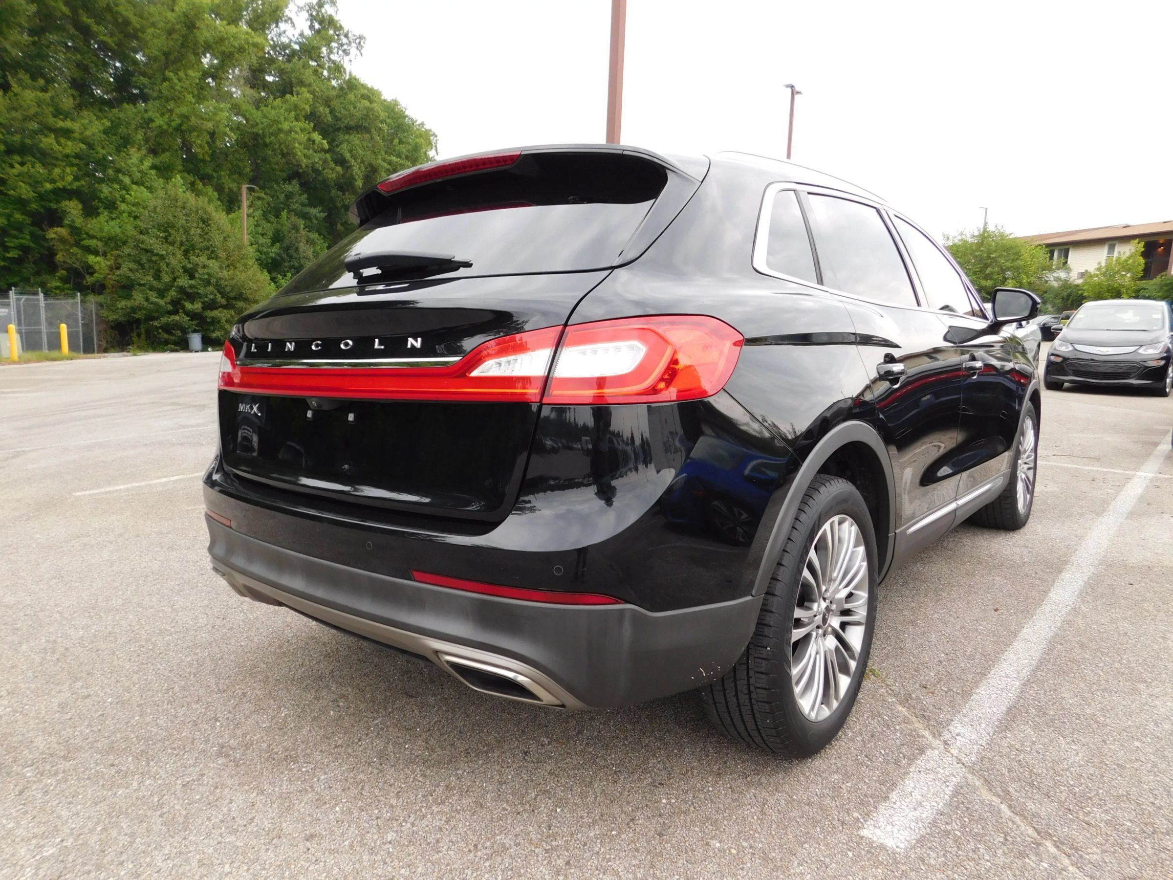 Used 2017 Lincoln MKX Reserve w/ Lincoln MKX Climate Package FWD image 4