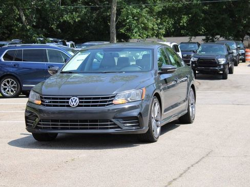 Used 2017 Volkswagen Passat 1.8T R-Line FWD image 3