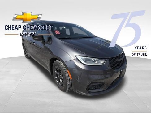 Used 2022 Chrysler Pacifica Touring-L w/ Uconnect Theater Family Group FWD image 8
