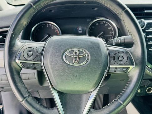Used 2019 Toyota Camry XLE image 11