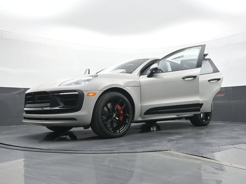 Certified 2026 Porsche Macan GTS AWD/4WD image 31