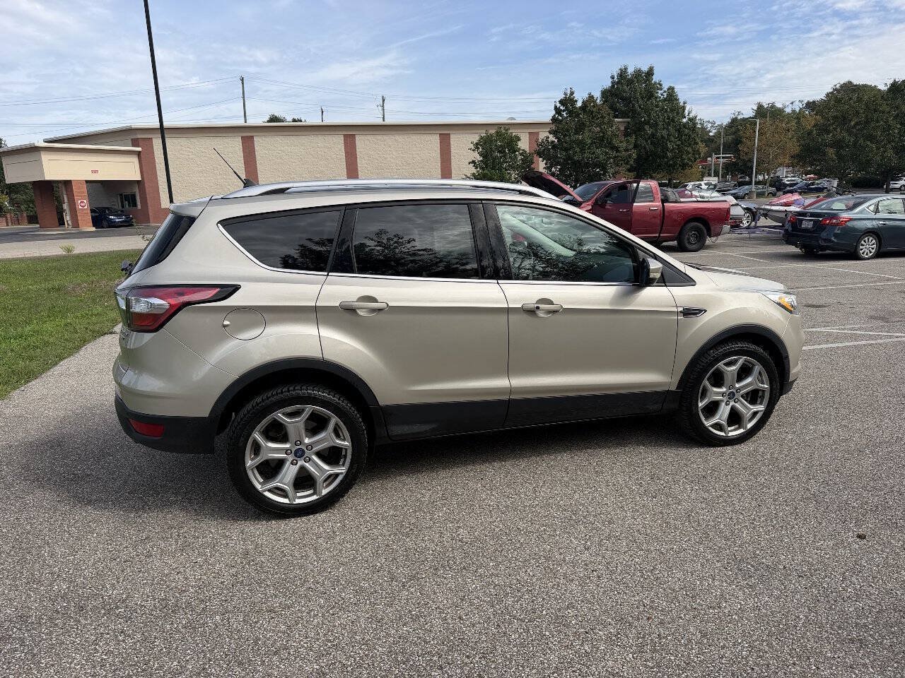 Used 2018 Ford Escape Titanium w/ Ford Safe & Smart Package AWD/4WD image 4