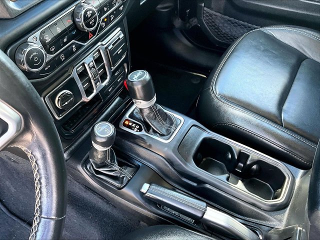 Used 2019 Jeep Wrangler Unlimited Sahara AWD/4WD image 15