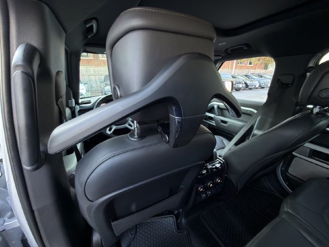 Used 2023 Land Rover Defender 130 SE AWD/4WD image 31