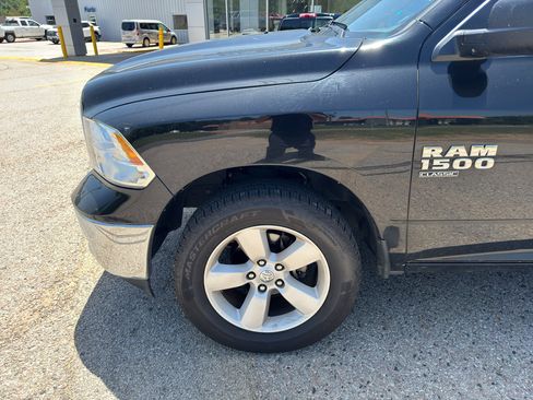 Used 2024 RAM 1500 Classic SLT AWD/4WD image 3