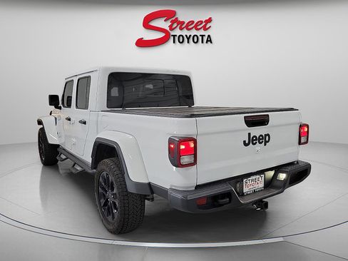 Used 2024 Jeep Gladiator Sport AWD/4WD image 2