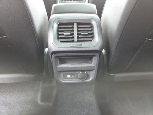 Used 2024 Volkswagen Tiguan SE w/ Panoramic Sunroof Package AWD/4WD image 24