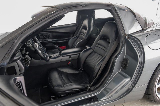 Used 2003 Chevrolet Corvette Coupe w/ Preferred Equipment Group RWD image 25