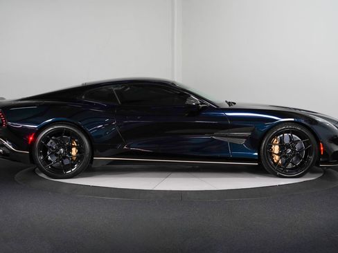 Used 2025 Aston Martin Vanquish RWD image 8