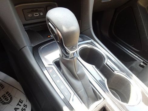 Used 2024 Chevrolet Equinox Premier FWD image 18