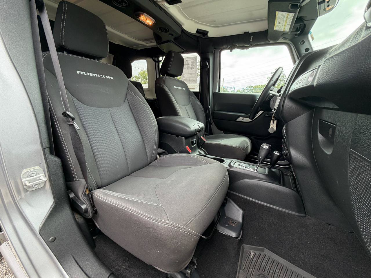 Used 2018 Jeep Wrangler Unlimited Rubicon w/ Connectivity Group AWD/4WD image 13