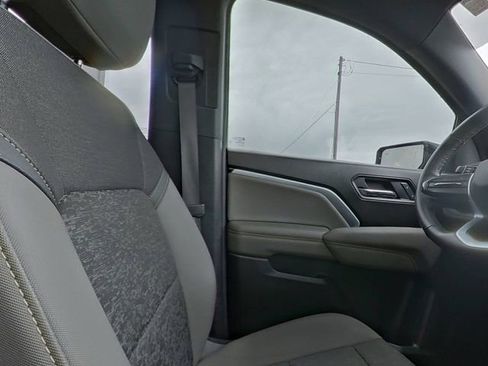 Used 2024 Chevrolet Colorado ZR2 w/ Technology Package AWD/4WD image 33