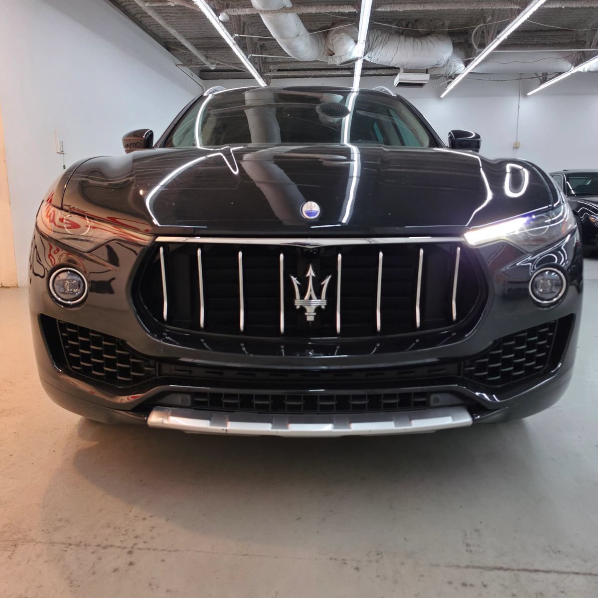 Used 2017 Maserati Levante w/ Luxury Package AWD/4WD image 35