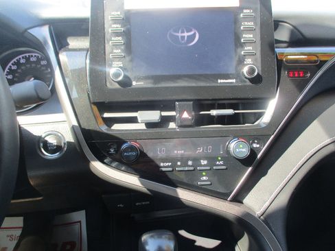 Used 2024 Toyota Camry SE w/ Convenience Package FWD image 5