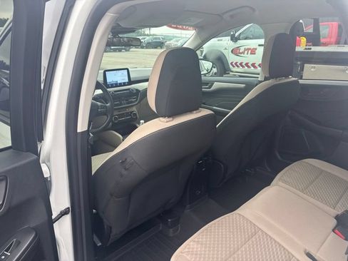 Used 2022 Ford Escape SE w/ Convenience Package FWD image 17