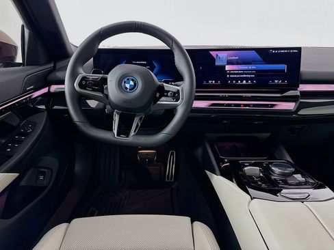Used 2025 BMW i5 eDrive40i w/ M Sport Package image 23