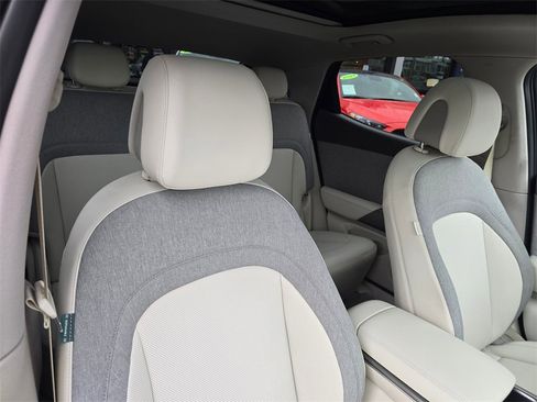 Used 2024 Genesis GV60 RWD image 13