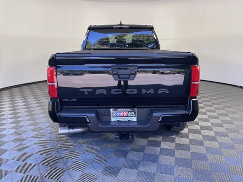 Used 2025 Toyota Tacoma SR5 AWD/4WD image 4