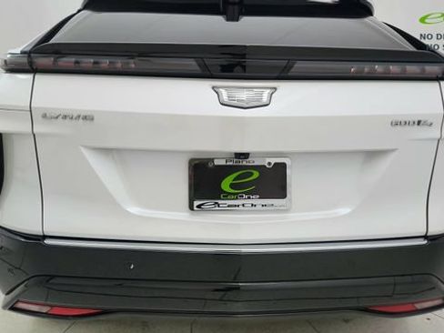 Used 2024 Cadillac Lyriq Luxury w/ LPO, Floor Liner Package AWD/4WD image 12