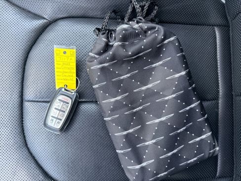 Used 2023 Chrysler Pacifica Limited image 22