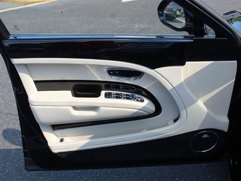 Used 2013 Bentley Mulsanne RWD image 34