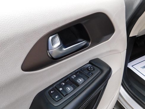 Used 2021 Chrysler Voyager Lxi w/ Cold Weather Group image 24