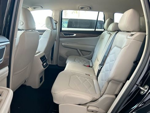 New 2026 Volkswagen Atlas SE image 40