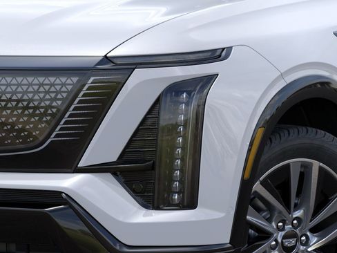 New 2027 Cadillac Vistiq Luxury w/ LPO, Floor Liner Package AWD/4WD image 10