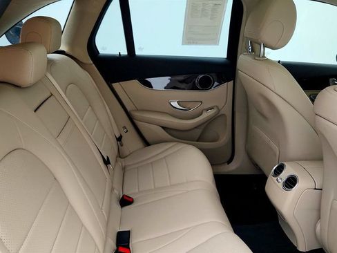Used 2018 Mercedes-Benz GLC 300 4MATIC w/ Premium Package image 19