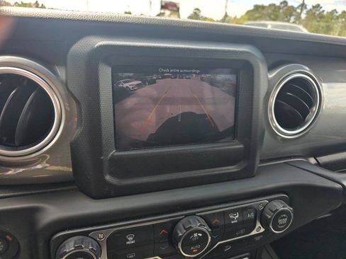 Used 2018 Jeep Wrangler Unlimited Sahara image 18