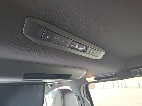 Used 2025 Toyota Sienna Platinum AWD/4WD image 20