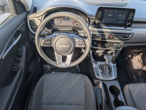 Used 2022 Kia Seltos LX image 14