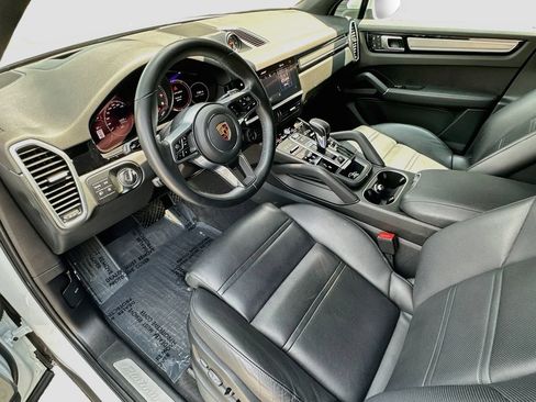 Certified 2023 Porsche Cayenne Platinum Edition AWD/4WD image 4