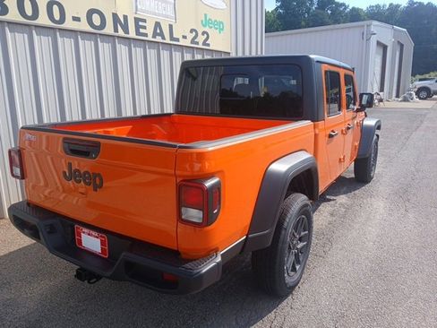 New 2025 Jeep Gladiator Sport image 3