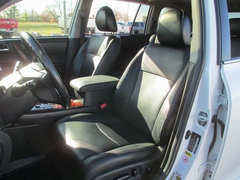 Used 2013 Toyota Highlander Limited image 17