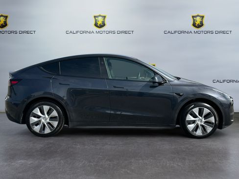 Used 2024 Tesla Model Y 2WD image 6