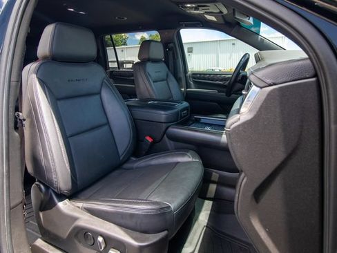 Used 2023 GMC Yukon XL Denali AWD/4WD image 21