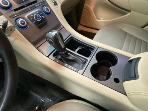 Used 2013 Ford Taurus SE image 25