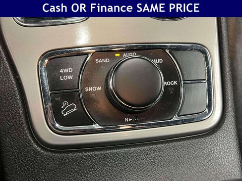 Certified 2022 Jeep Grand Cherokee Laredo X AWD/4WD image 30
