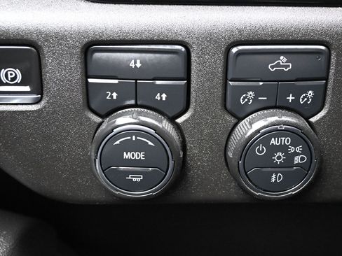 Used 2025 Chevrolet Silverado 2500 LT w/ Convenience Package AWD/4WD image 19