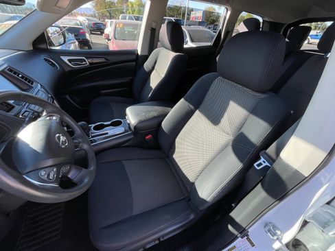 Used 2018 Nissan Pathfinder SV FWD image 16