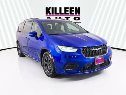 Used 2021 Chrysler Pacifica Touring-L w/ Uconnect Theater Family Group