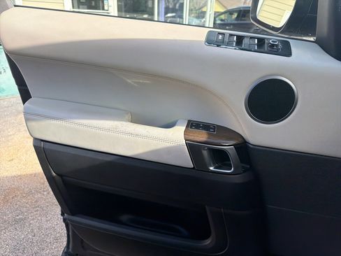 Used 2016 Land Rover Range Rover Sport HSE image 24