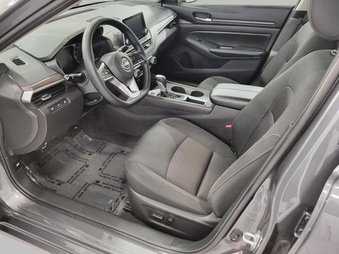 Used 2025 Nissan Altima 2.5 SV image 9