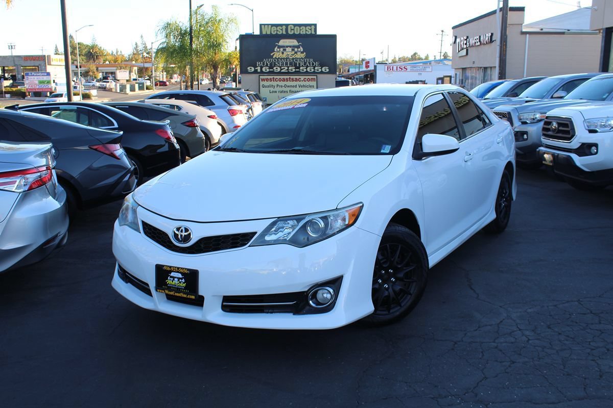 Used 2014 Toyota Camry SE FWD image 34